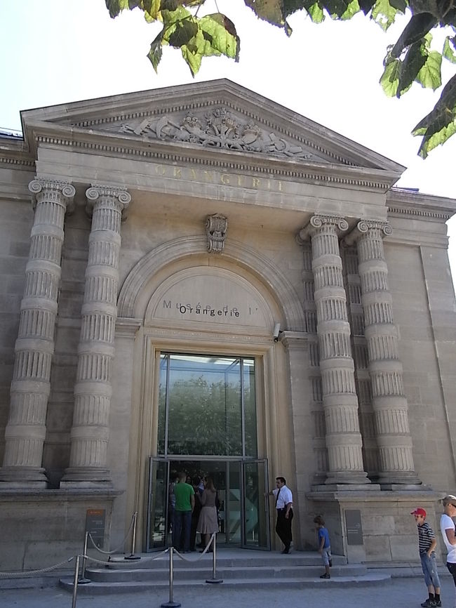 オランジェリー美術館<br />Musee de l'Orangerie<br />もともとはオレンジなどを栽培する温室だったそうです。
