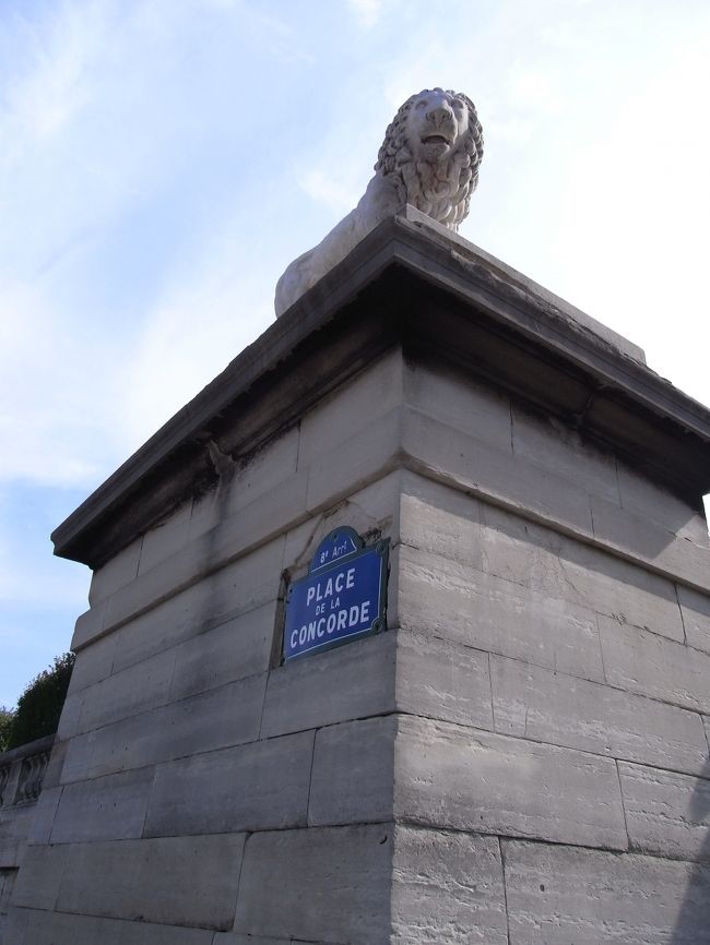 小学校５年生の写生大会で<br />題材として「睡蓮」を選んで<br />描いたことがありました。<br />もちろんモネを意識してです。<br />思えば生意気な子供でした。