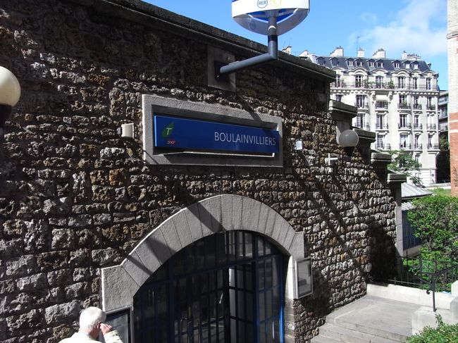 石造りの<br />かわいい駅です。