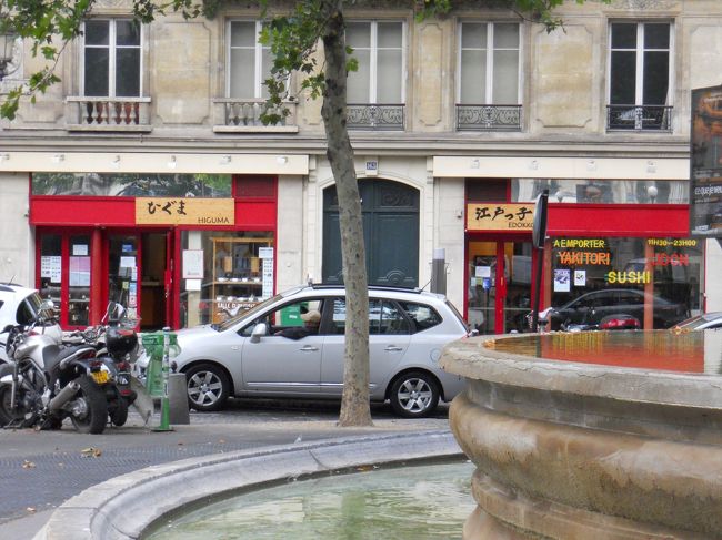 昨日と同じ店ＰＡＵＬでカフェオレだけ飲んでルーブル目指します。<br />ヴァンドーム広場を目指しつつ、適当にフラフラ、、ピラミッド駅過ぎたあたりまで日本食のレストランが目に付きます。ＳＵＳＩ，ＳＡＳＩＭＩ，ＹＡＫＩＴＯＲＩ色々書いてあるけど、ひぐま・江戸っ子・野田岩なんて日本語見るとつい、気になります。寄り道大好きは国内と同じ。<br />オイラのあとをつけてくる探偵さんはきっと首をかしげてます。（もし、いたらの話）