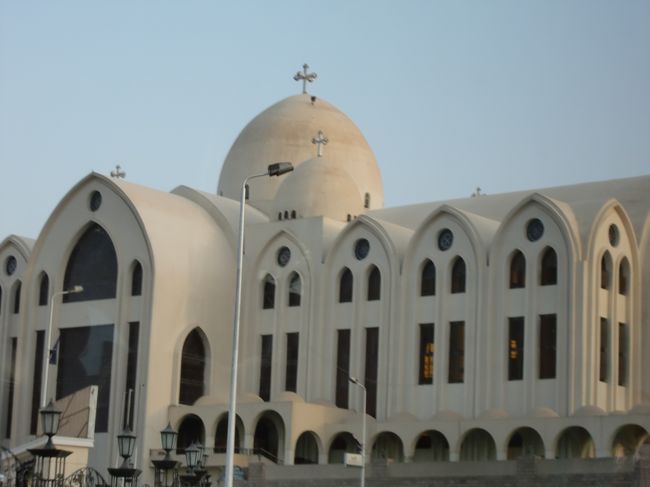 途中に見つけた教会。