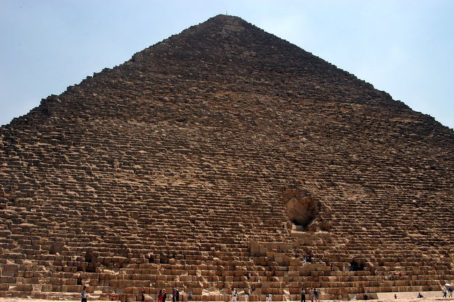 ギザ　クフ王のピラミッド