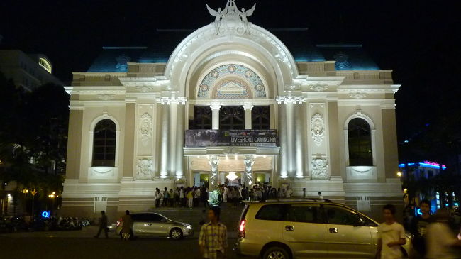 これは市民劇場。<br />美しいですね〜。<br />コンサートをやっているとの事でした。