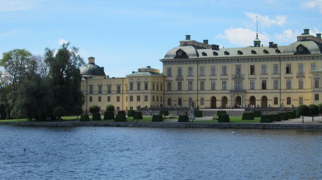 これがドロットニングホルム宮殿。世界遺産です。<br />