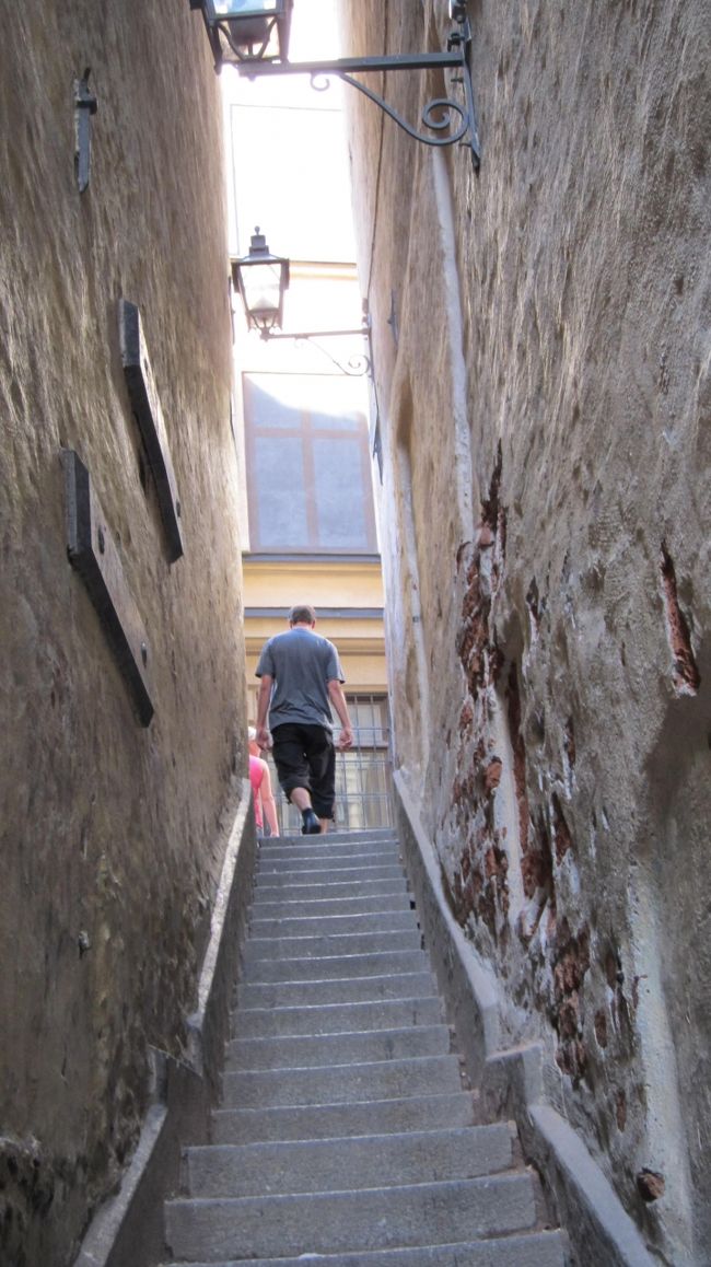 最も狭い路地。90cmだそうだ。<br />みんな写真をとってました。