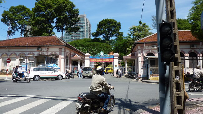 ホテルの近くの学校。