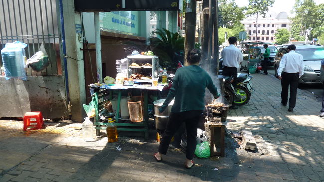 定番のお外ごはん。<br />良い匂いが漂います。