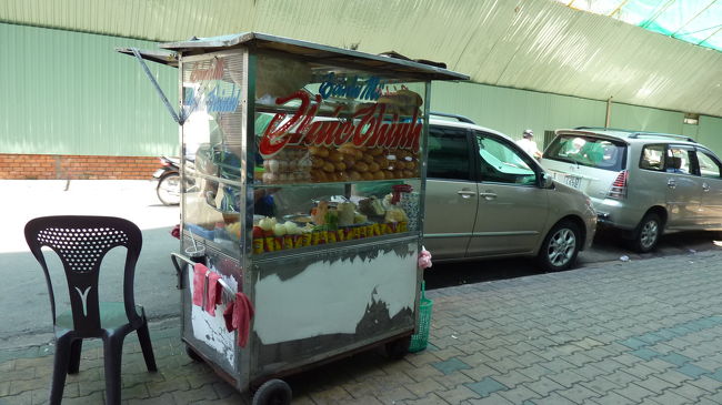 今回も食べそびれたバインミー。<br />屋台もかわいい。