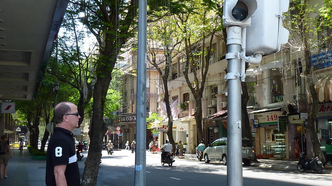 すっかり見慣れてきたドンコイ通り。<br /><br />日差しが気持良いです。