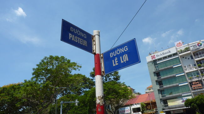 パスター通りとレロイ通りの交差点。