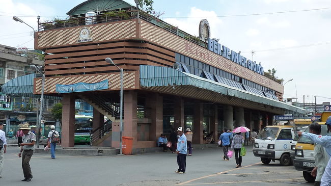 ３０分程で、チョロンのバスターミナルに到着。<br />あら、終点だったのね。<br />恥ずかしや。