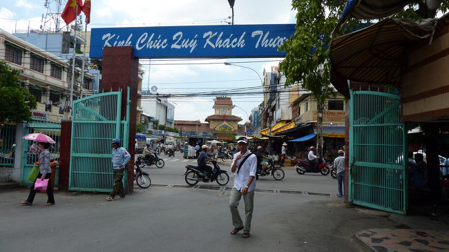 ターミナルからビンタイ市場はすぐです。