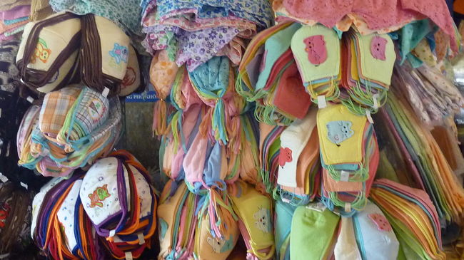 これもカラフルなマスク。<br />これを着けたら楽しくなりそう。