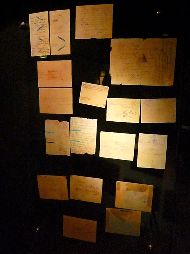 手紙の展示もありました。<br />大人の字も、子どもの字も。