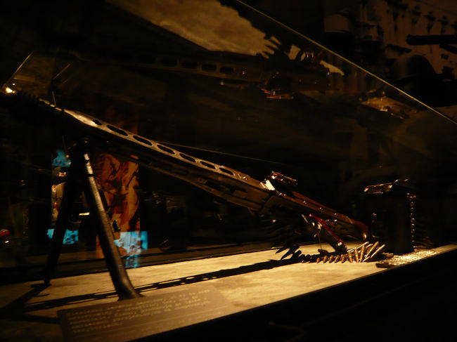 こんなに大きなものを担いで、人に向けていたなんて