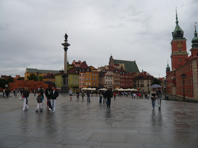 旧市街市場広場<br />残念ながらどんより曇り空