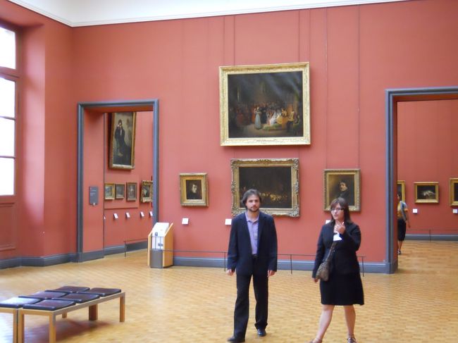 館内員のお二人。<br />結構お気楽に楽しそうにお話ししてます。<br />オイラもここでアルバイトに雇ってくれないかなー？<br />もっとも監視、ガイドしないで観てばっかりいたらすぐにクビでしょうが、、、