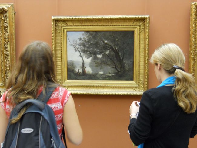 そんなことより　こんなに多くのコローの作品観られるのは至福の限りです。　モルトフォンテーヌの思い出　2年ほど前に東京上野でお目にかかってます。<br />もちろん日本人以外にもファンがたくさんいるようです。<br /><br />コローは風景画で空気の密度、大気を感じさせてくれます。