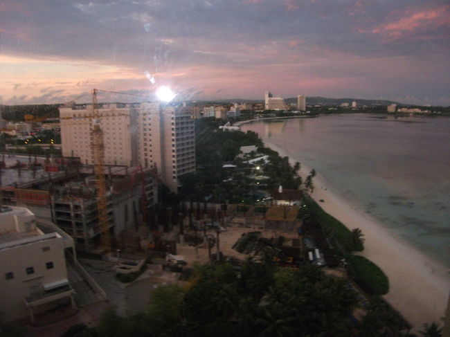 早朝のビーチ、部屋からの景色です。