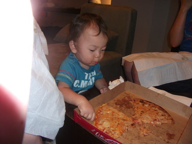 午後は贅沢にマンデラスパを堪能し、ビーチで遊びました。<br />夜ごはんはピザのデリバリーをオーダーしました。