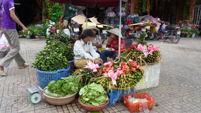 これも中秋節の飾りでしょうかね。<br />何の実でしょう？
