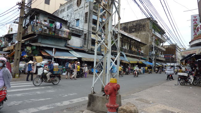 ビンタイ市場を出て、ランチに向かいます。<br />調べておいたのは、アンドン市場の北西の「山東茶館」<br />結構距離ありそうだけど、TAXI捉まらない。