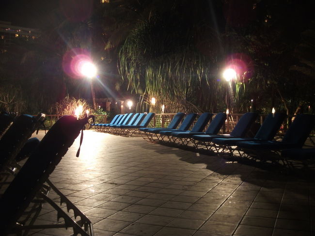 このいい雰囲気の中で、夜も泳いでいる親子がいて、うらやましかったです。