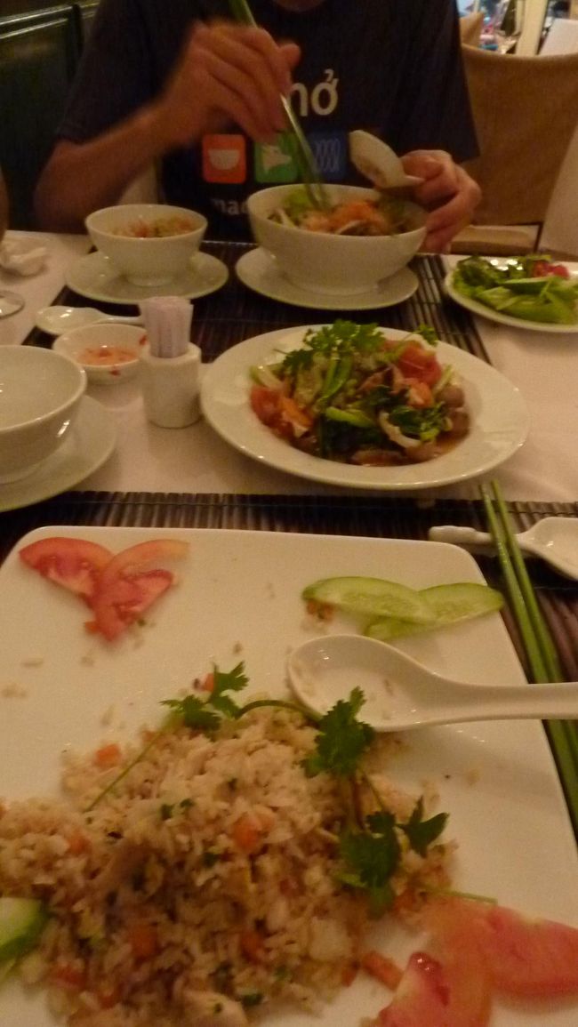 Deep Fried Soft Shelled Crab       219000VND<br />Fried Spring Rolls W/Minced Shrimp  89000VND<br />Rice vermicelli with sauteed beef   89000VND<br />Chikin Fried Rice                   89000VND<br />Stir-Fried mixed vegetable          69000VND<br />Cold Grape fruit juice              49000VND<br />Mixed fluits juice                  49000VND<br />Sigon coffee                        67000VND<br /><br />sub total                           787000VND<br />service charge                       39350<br />amount                               82635<br /><br />total                               908985VND