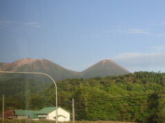 １６時半、遠くに阿寒富士と雌阿寒岳が見えてきた。