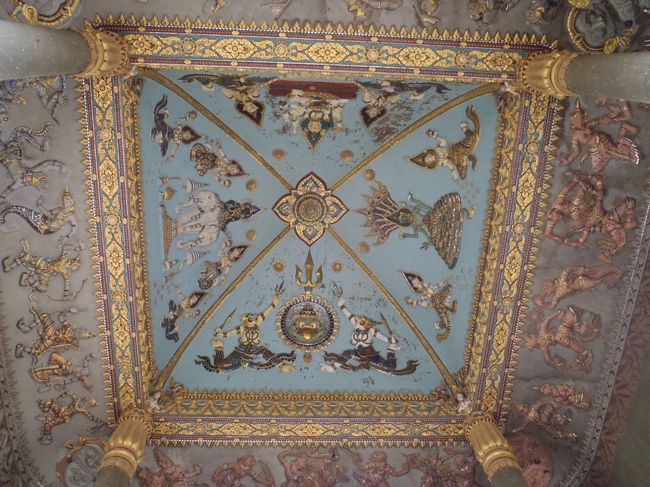 下から見上げると。