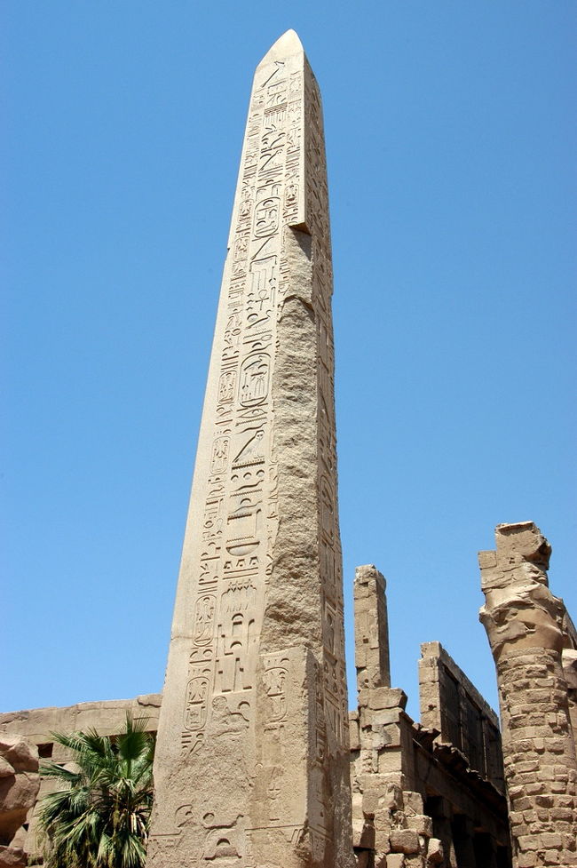 オベリスク<br />巨大すぎます。