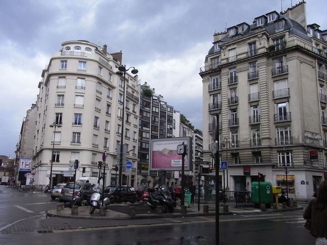 公園はどこですかって<br />誰かに聞けばいいのかな。<br />まいっか。<br />も少し迷ってみよう♪<br />うろうろするの楽しいし。