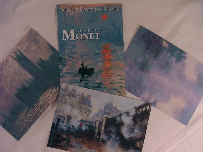 美術館内は撮影禁止なので<br />買ってきた絵葉書の写真を載せます。<br /><br />所蔵作品は<br />「印象‐日の出」<br />「サン＝ラザール駅、ヨーロッパ橋」<br />「ロンドン国会議事堂−テムズ川の反射」<br />「藤」<br />「ジヴェルニーのセーヌ河の支流」<br />などなどありました。