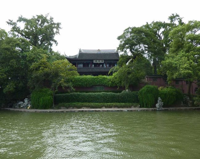 嘉興の南湖、煙雨楼<br /><br /><br />別のブログに詳細を出しています。<br />http://blog.livedoor.jp/qz2010il/archives/1144590.html<br /><br />