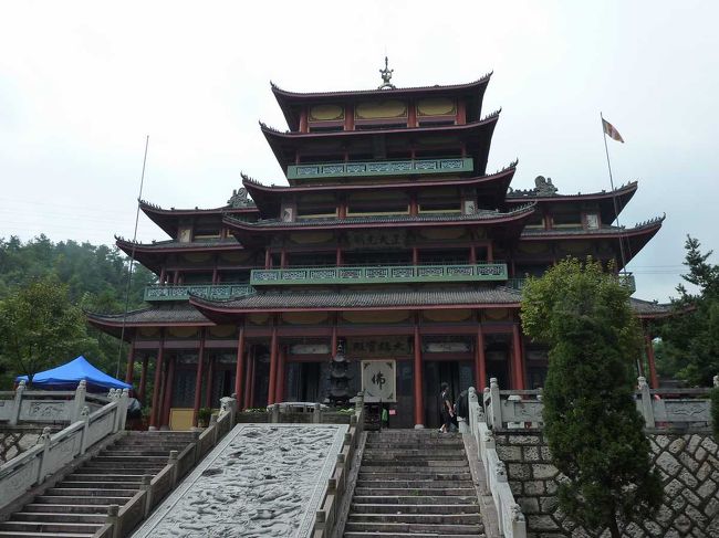 横店影視城、大智禅寺<br /><br />本物のお寺ですが、テーマパークでもあり、映画の撮影も行われている。<br /><br />http://blog.livedoor.jp/qz2010il/archives/1144602.html<br />http://blog.livedoor.jp/qz2010il/archives/1144603.html<br />　<br /><br /><br />