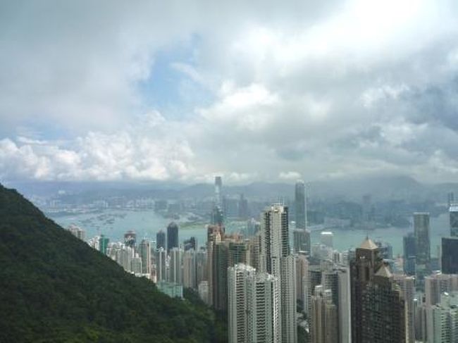 左の方には無数の船が。<br />さすが、自由貿易港だけあるなー。