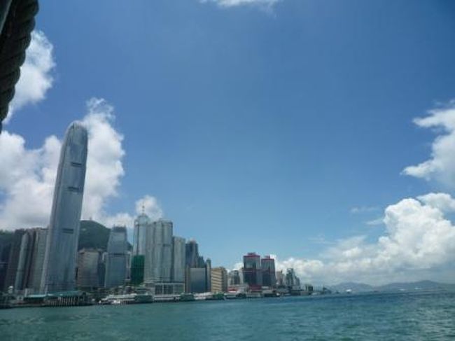 スターフェリーからの香港島。<br /><br />しっかし、イイお天気になったな☆