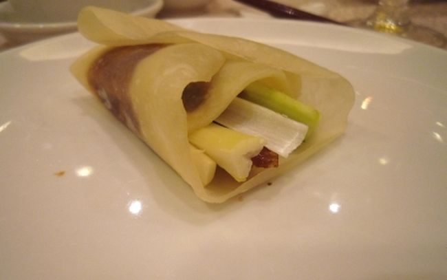 タレときゅうりとネギを巻いて〜<br />おいしぃーー♪<br /><br /><br />でも、ここでもツアーの方々とのご一緒…<br />そんな私達もツアー客。。<br />仕方あるまい。