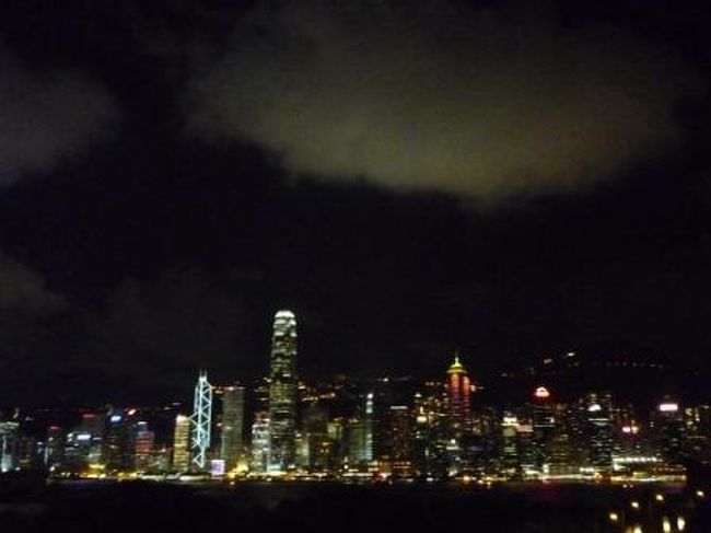 香港島の夜景②<br /><br />昼間の風景もイイけど、やっぱ夜景もイイな～！<br />次回はビクトリアピークからの夜景が見てみたいな。