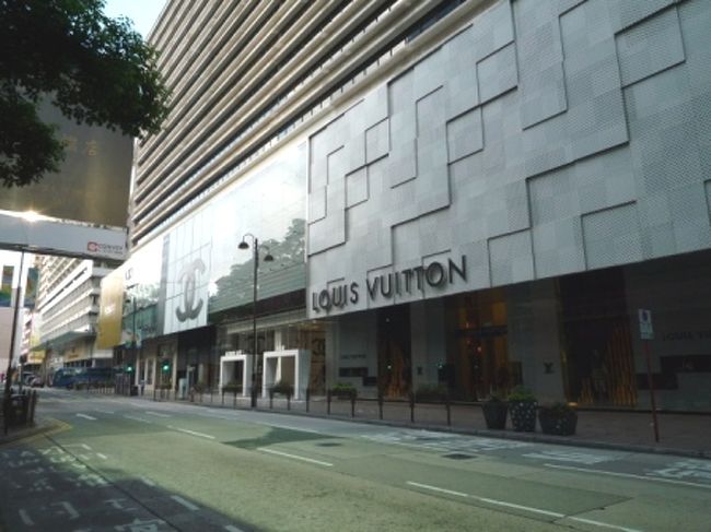 ☆☆　４日目　☆☆<br /><br />いよいよ最終日。<br />早ーい↓↓<br /><br />チェックアウトして、朝食へＧＯ！<br />朝早いせいか、ヴィトンの前はがらーんっ。。