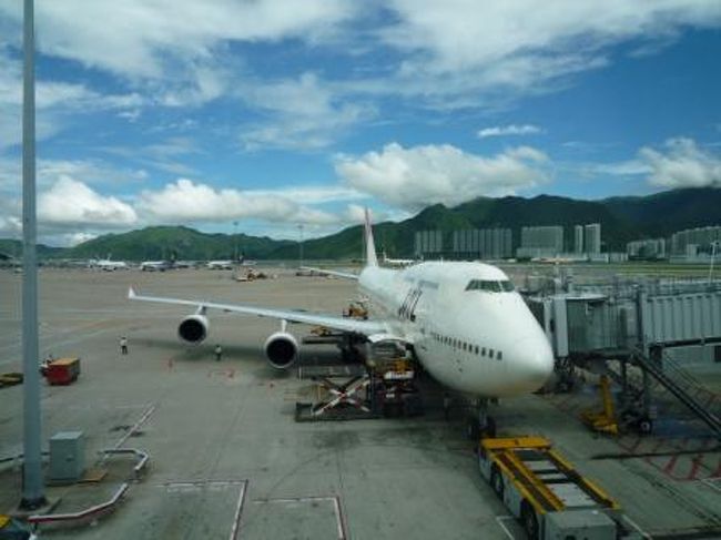 香港の空港ってめちゃめちゃ広くって、ブランド品店が豊富！<br />ここだけでお買物に来たいくらい（笑）<br /><br />でも、ヴィトンはなかったなー