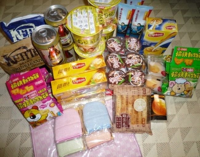 この旅の成果。<br />まぁ、こんなもんでしょ。<br />強いて言えば、もっとビールを買ってきたかった（笑）<br /><br /><br />急に決めた香港＆マカオ行き。<br />その割にはなかなか充実した旅だったな。<br />また行きたい都市が増えて嬉しい♪<br />だいじょぶ、ちゃんと香港に呼ばれてたみたい（笑）<br /><br />最後までお付き合い下さり、ありがとうございました！<br /><br />　　　＊＊＊＊　おしまい　＊＊＊＊