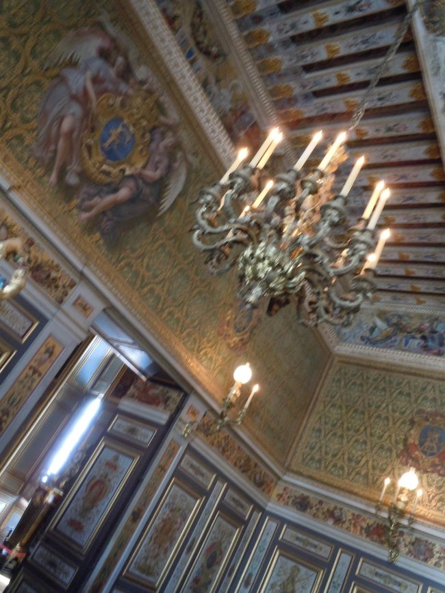 天井も壁面も長方形でまとめてあるのが気に入った。