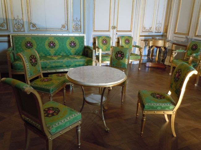 この緑のシリーズがちょっと珍しくて撮ってみた。<br />もっと深いグリーンとか臙脂系が多いよね。