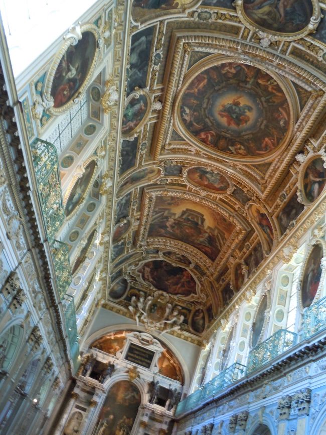 はじめのほうに2階から見た礼拝堂。