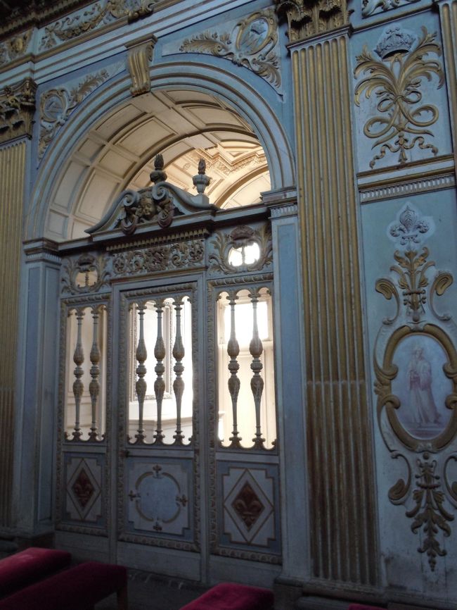 外に続く扉・・・　門？<br />この雰囲気もすきー