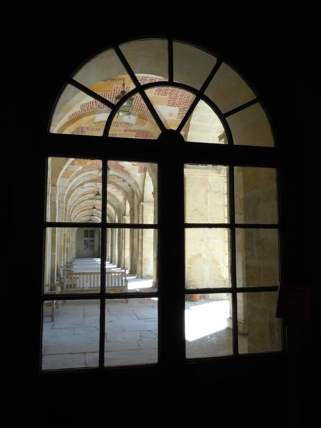 窓ー　いや、扉ー