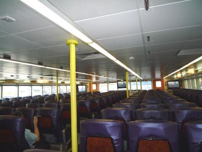 フェリー内部。<br />普通席でも全然快適だよー！<br />