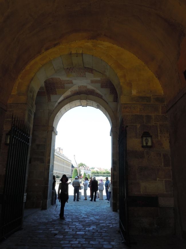 母上。<br />逆行で顔がわからないから載せてみた。<br /><br />こうやって人物と比較するとお城のおおきさがよくわかる。