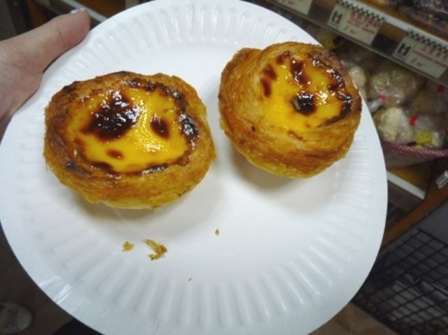 エッグタルトのお店　『マーガレット　カフェ・エ・ナタ』<br />噂に聞くと、元祖のお店からの枝分かれらしい。。ホントかな？<br /><br />ＭＯＰ７/１個<br /><br />外はサクサクのパイで、中は熱々のプリンみたい！<br />超ウマッッ！！！！<br />迷子になったけど、、食べれて良かったー！